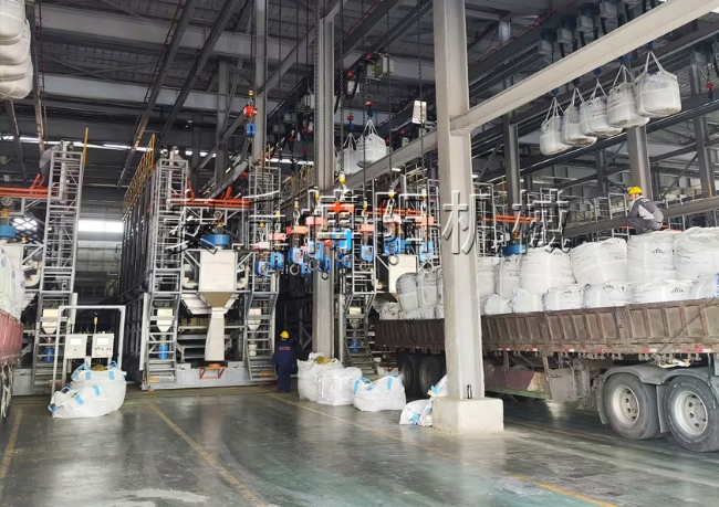 磷銨全自動(dòng)噸袋拆包機(jī)優(yōu)勢(shì)、四川智能噸袋拆袋機(jī)介紹