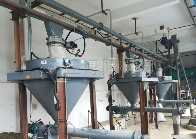 片堿管鏈輸送機(jī)無(wú)揚(yáng)塵、環(huán)保管鏈?zhǔn)椒垠w投料機(jī)