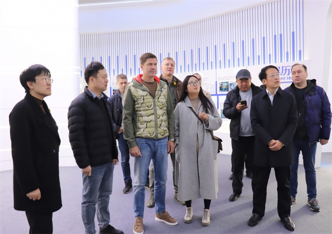 俄羅斯莫斯科州柳別爾齊市市長(zhǎng)代表團(tuán)蒞臨博陽(yáng)機(jī)械考察交流